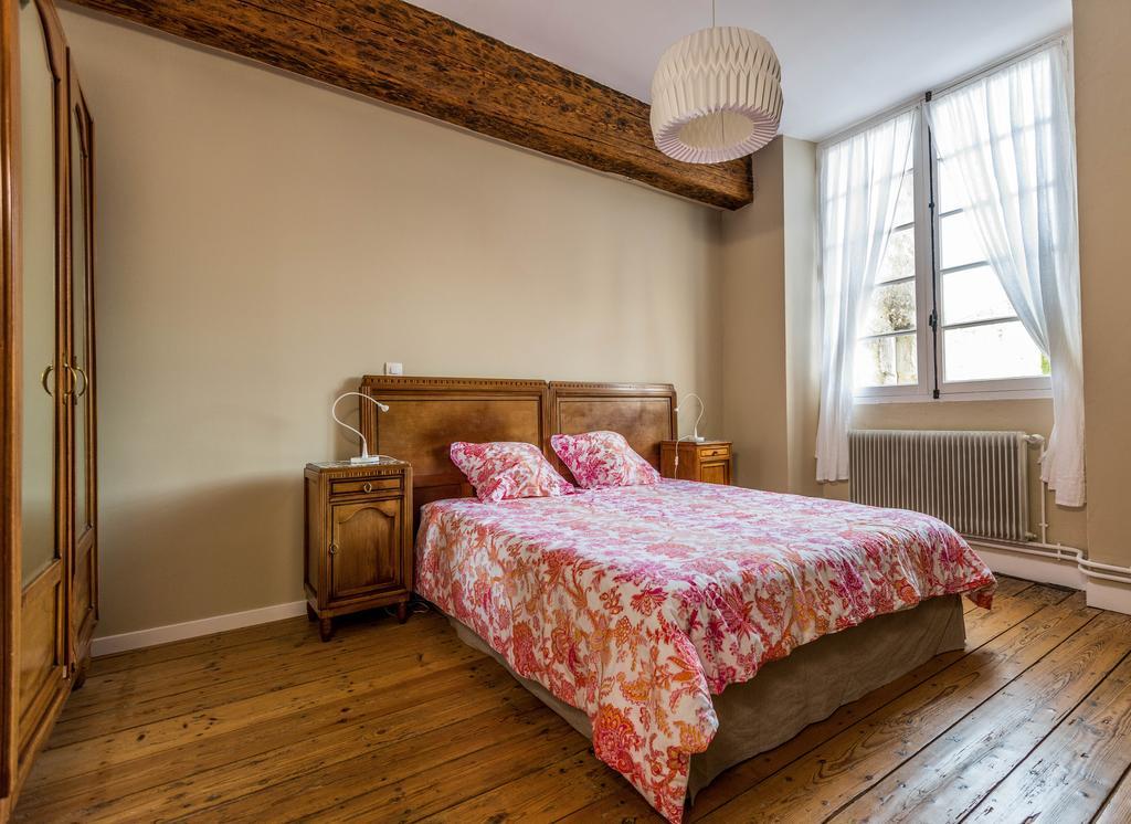 Chambres D'Hotes Le Relais Des Remparts Rions Luaran gambar