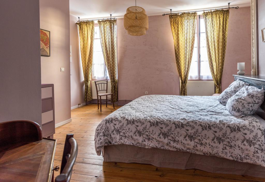 Chambres D'Hotes Le Relais Des Remparts Rions Luaran gambar