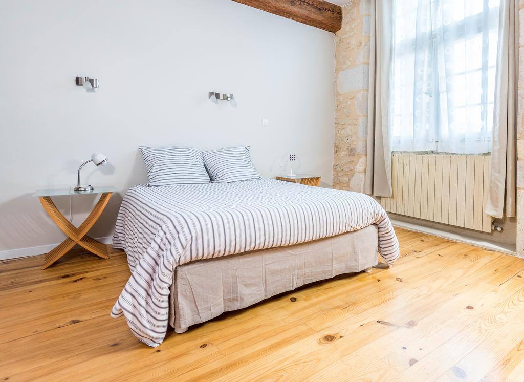 Chambres D'Hotes Le Relais Des Remparts Rions Luaran gambar
